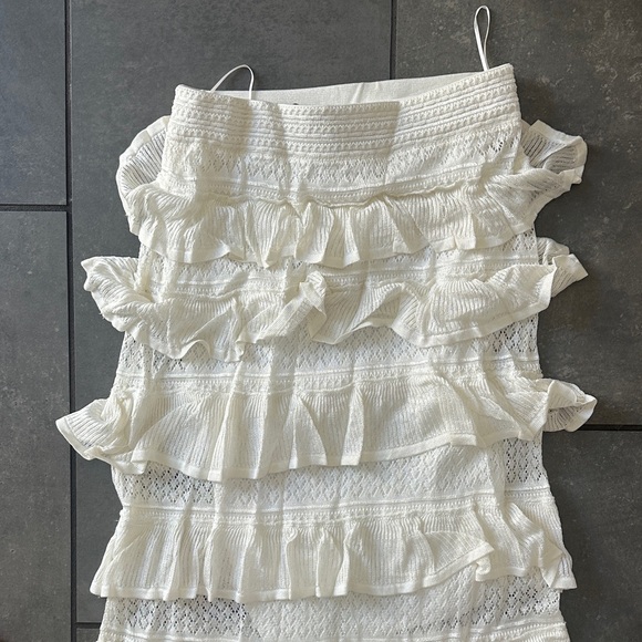 Elegant Cream Ruffled Skirt Set - Picture 2 of 4